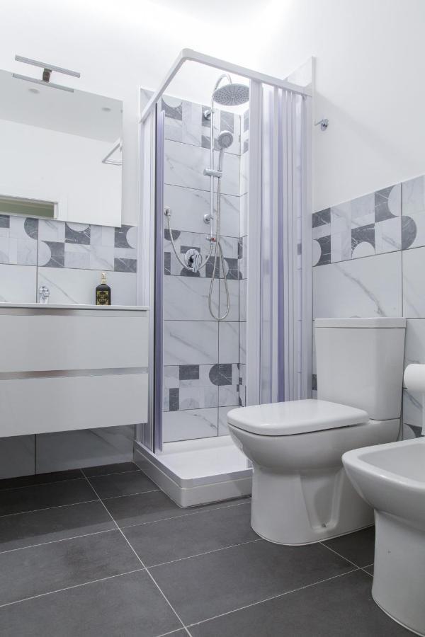 Lotus Of Etna Apartment Catania Bagian luar foto