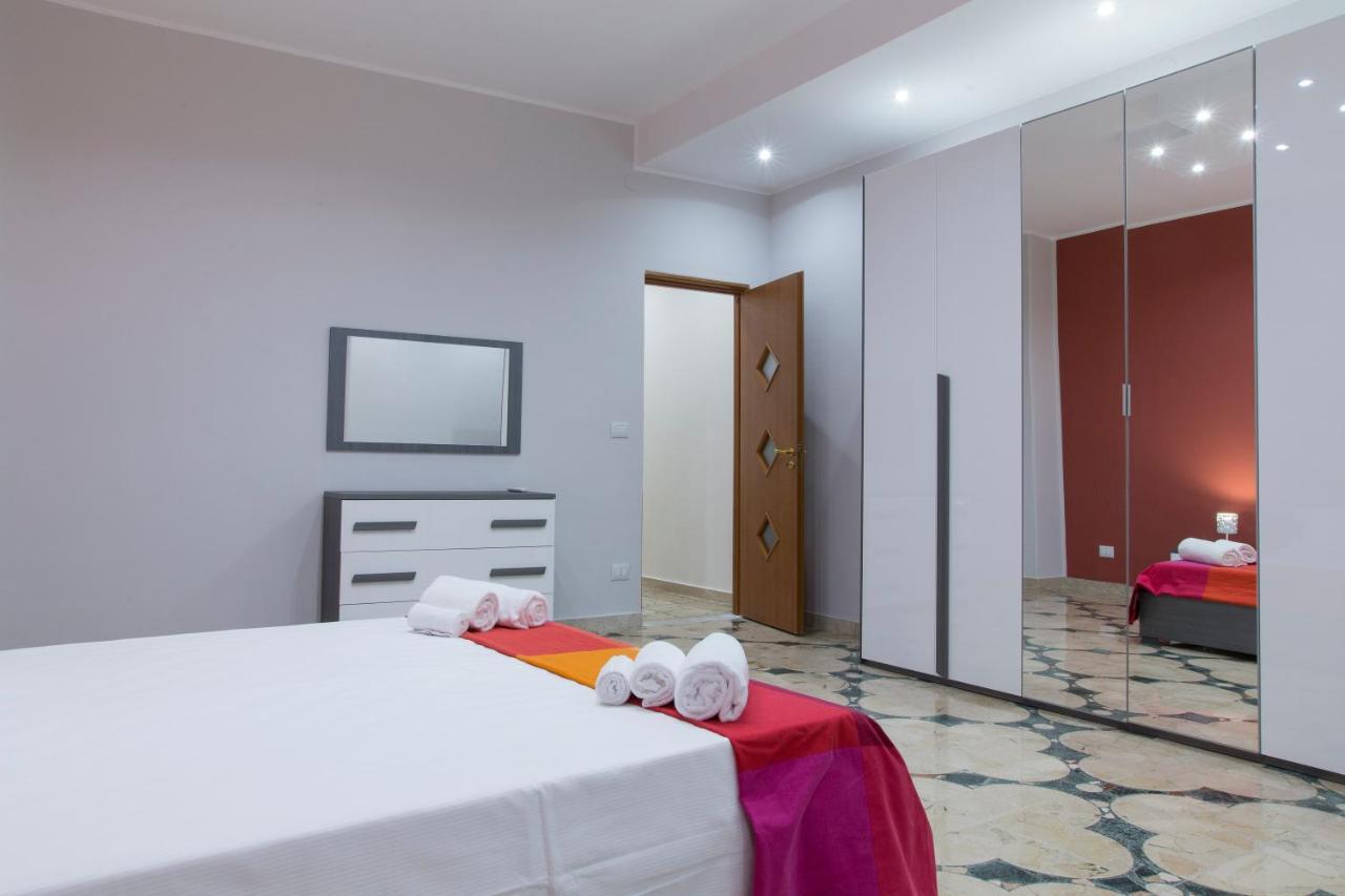 Lotus Of Etna Apartment Catania Bagian luar foto